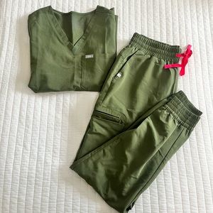 Figs Dark Olive scrub set